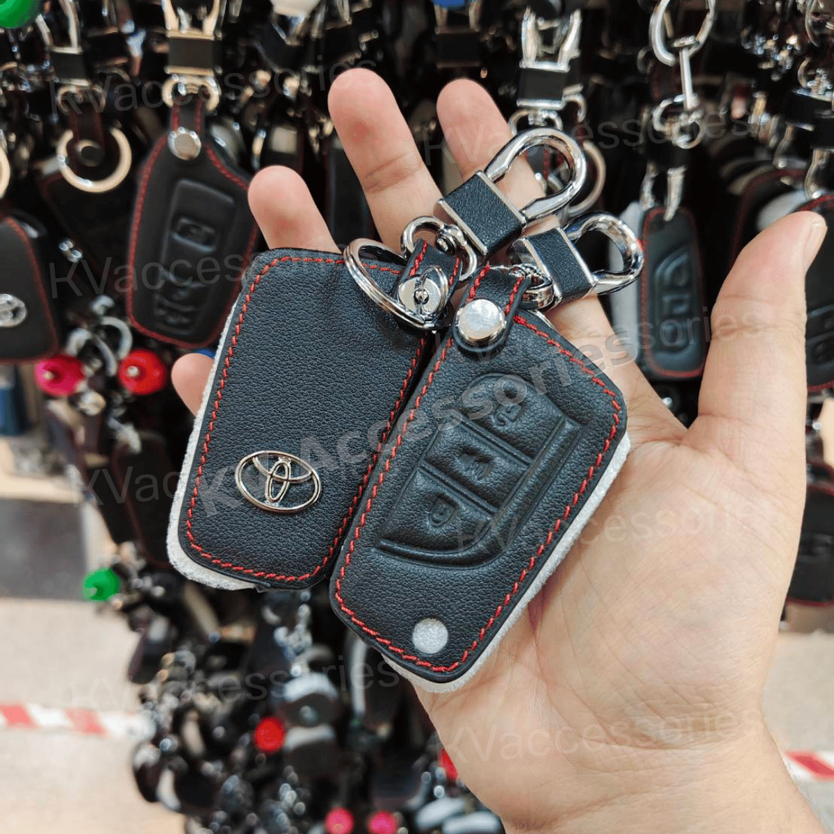 ซองหนังดำด้ายแดง สำหรับ TOYOTA REVO (แบบพับ3ปุ่ม) ALTIS